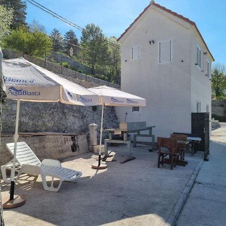 Porto Njegusi A2 Apartamento Cetinje Exterior foto