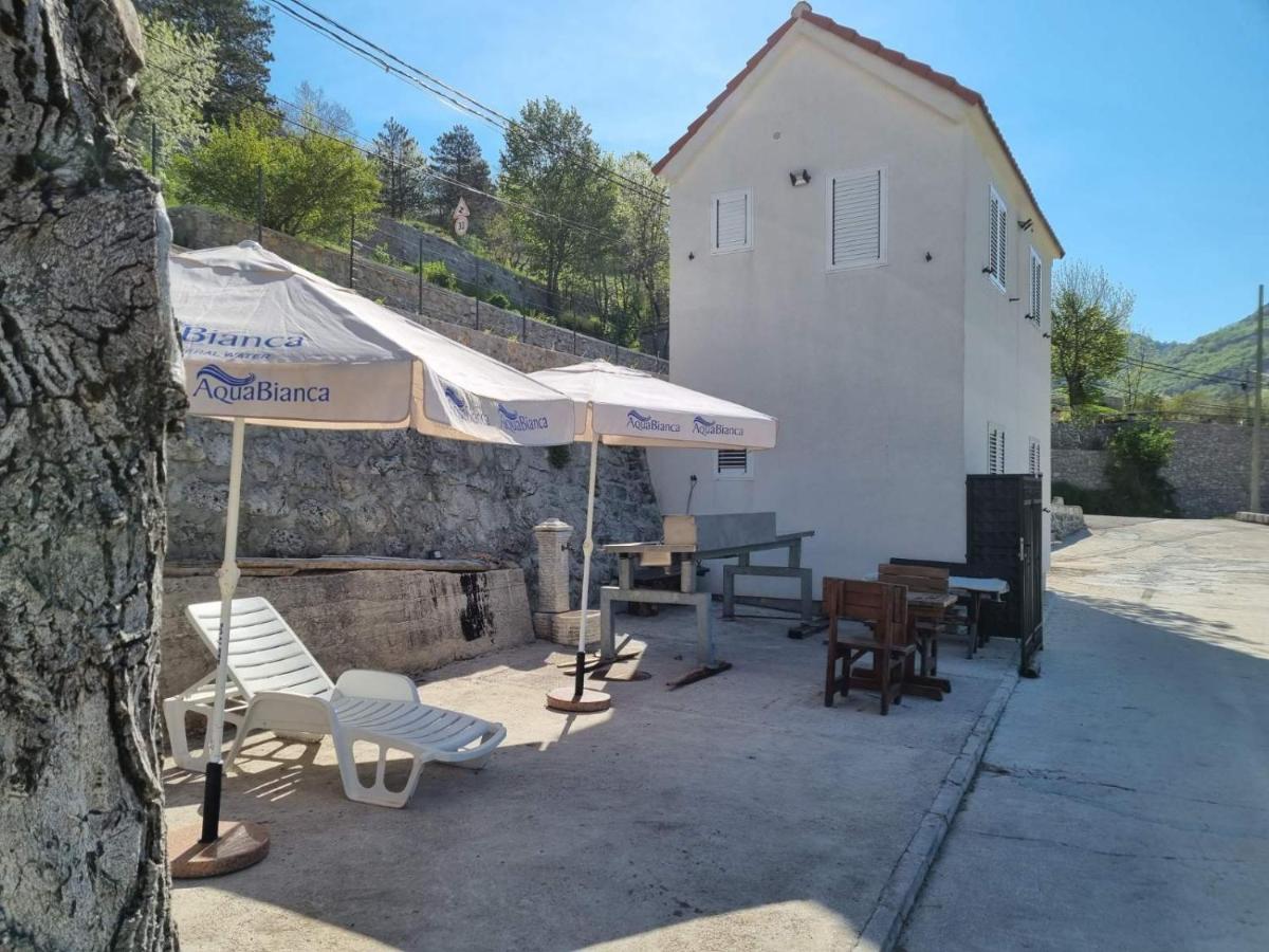 Porto Njegusi A2 Apartamento Cetinje Exterior foto