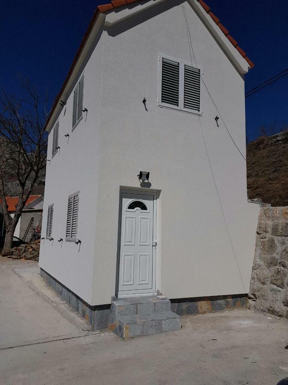 Porto Njegusi A2 Apartamento Cetinje Exterior foto
