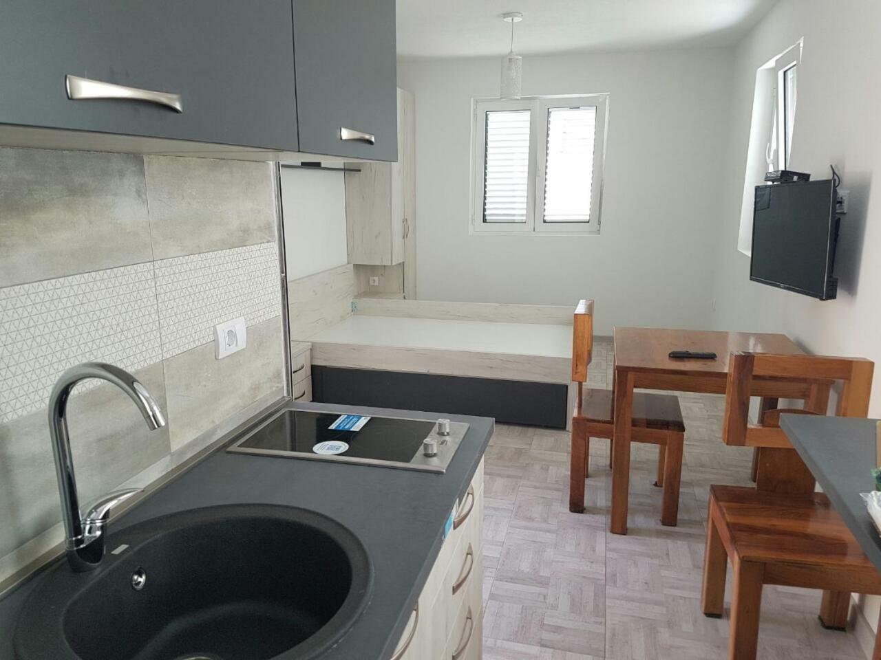 Porto Njegusi A2 Apartamento Cetinje Exterior foto