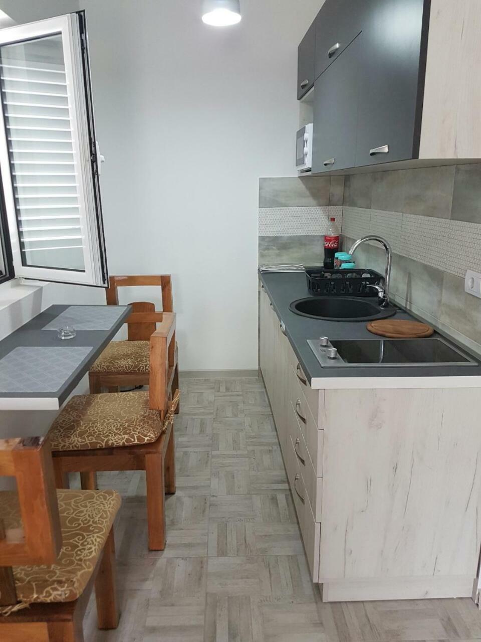 Porto Njegusi A2 Apartamento Cetinje Exterior foto