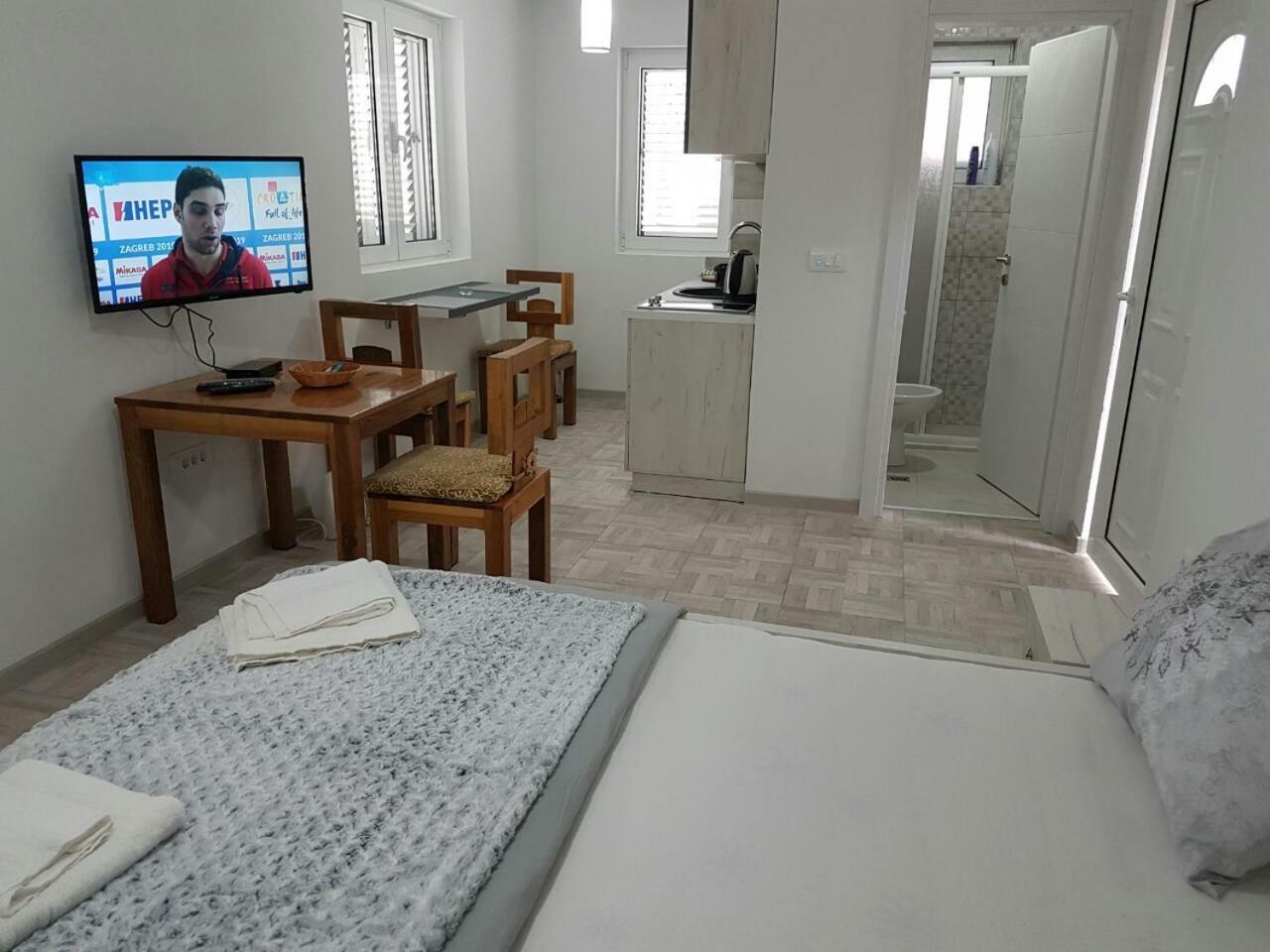 Porto Njegusi A2 Apartamento Cetinje Exterior foto