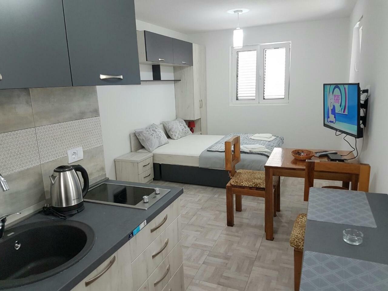 Porto Njegusi A2 Apartamento Cetinje Exterior foto